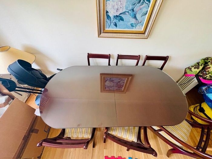 Extendable Mahogany Dining table + 6 chairs