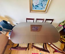 Extendable Mahogany Dining table + 6 chairs