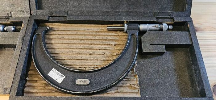 5 boxed micrometers, Starrett and M&W