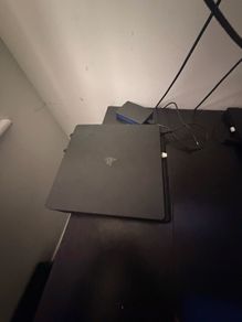 ps4 slim 1TB and controller 1 jailbreak 13.52