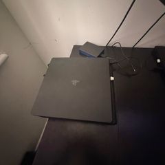 ps4 slim 1TB and controller 1 jailbreak 13.52