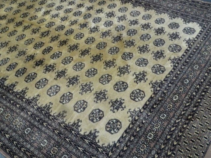 P.ersian Buchara Rug 2.85 x 1.90m (BUC12)