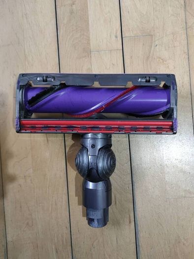 Dyson anti-tangle brush