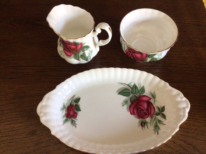 Fine Bone China Milk Jug & Sugar Bowl On China Tray
