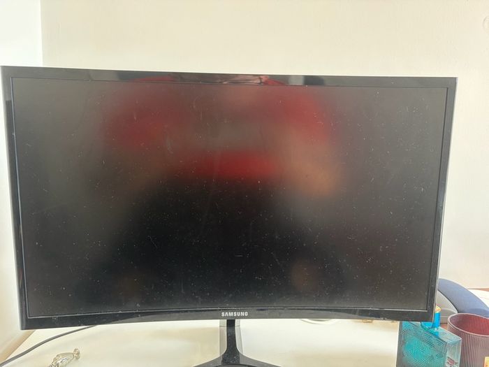 24" Curved gaming monitor with 144Hz refresh rate