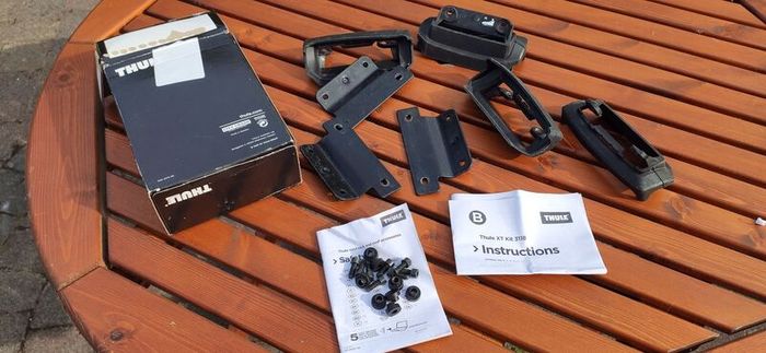 Thule roof bars, feet and fitting kit