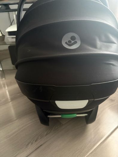 Infant car seat and isofix