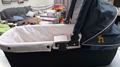 Outnabout Nipper Single Carrycot Summit Black