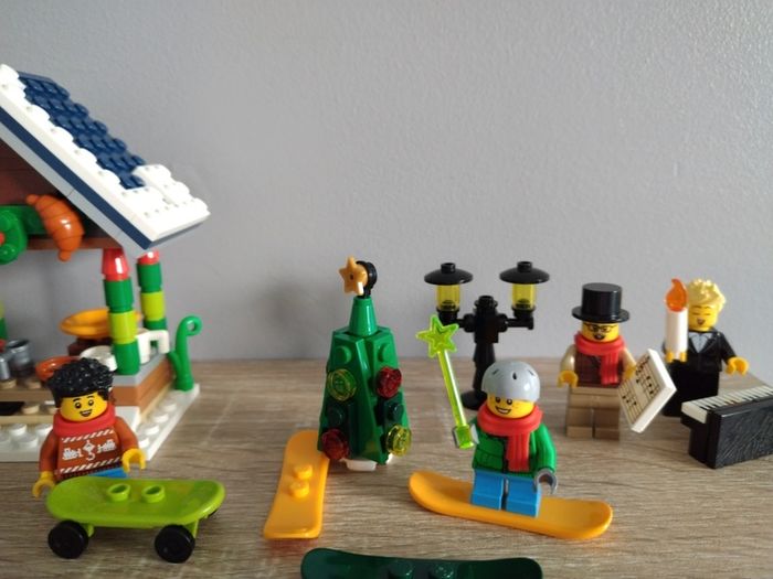 LEGO Winter Village Accessories and Mini Figures Bundle 1