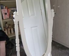Free standing mirror