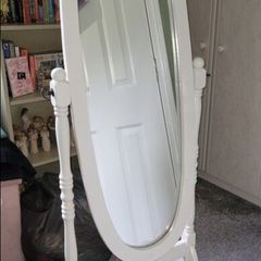 Free standing mirror