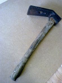 Small adze with nail pull