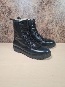 womens TOMMY HILFIGER ICONIC POLISHED LEATHER Boots black blue 8 eyelet lace up Size UK 6.5 EU 40 similar to dr martens