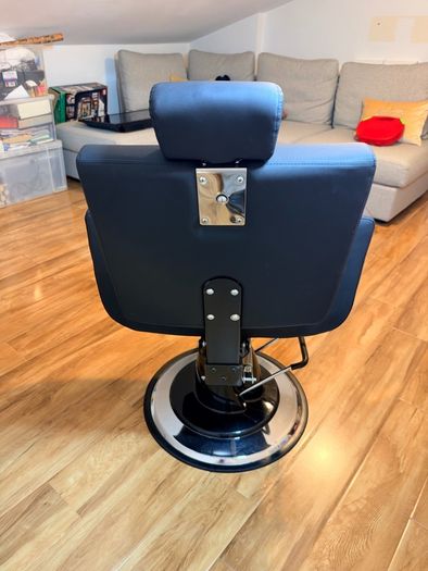 Beauty/Barber Chair