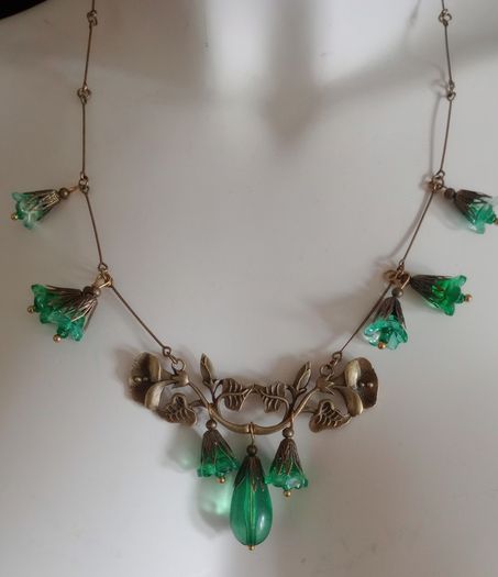 Art Deco Style Green Flora Bead Statement Necklace & Earrings