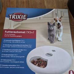 Trixie Dog feeder