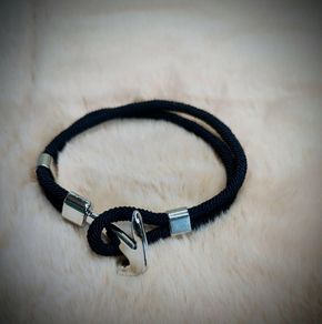 Paracord bracelet