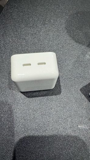 Apple 35W Dual USB-C US plug