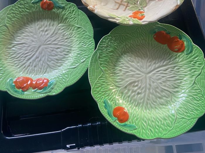 Staffordshire England Vintage Midwinter Cabbage Leaf , Tomato Design 20cm Plate