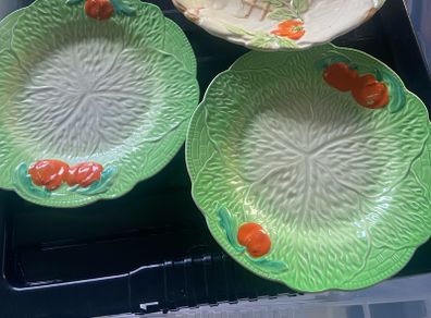 Staffordshire England Vintage Midwinter Cabbage Leaf , Tomato Design 20cm Plate