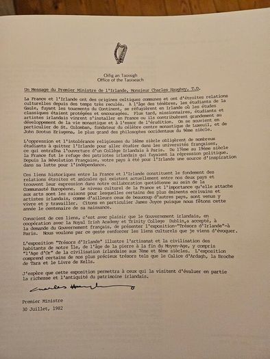 TREASURES OF IRELAND. THIS book is the exhibition catalogue for Tresors d'Irlande (Treasures of Ireland) held at the Galeries nationales du Grand Palais in Paris. Large volume paperback in good condition. See photos for same.