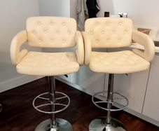 2 Bar Stools