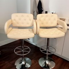 2 Bar Stools
