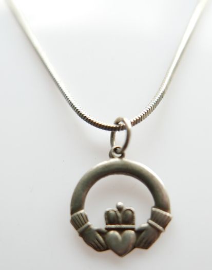 Vintage 925 Sterling Silver Claddagh Pendant Necklace length 16" - 5,2g