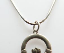 Vintage 925 Sterling Silver Claddagh Pendant Necklace length 16" - 5,2g