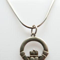 Vintage 925 Sterling Silver Claddagh Pendant Necklace length 16" - 5,2g
