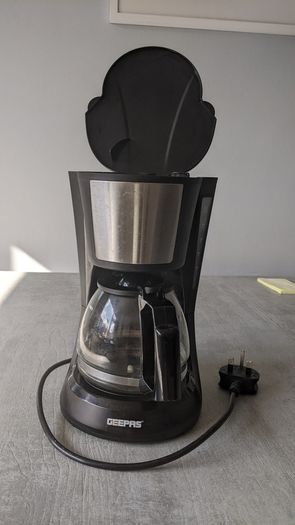 Small drip coffee machine