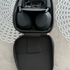Sony WH1000-XM5 headphones