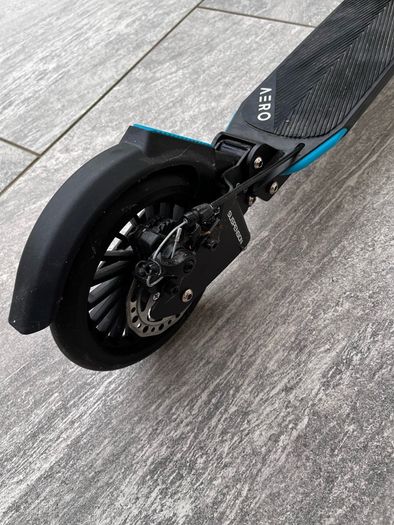 Aero scooter with suspend and brakes