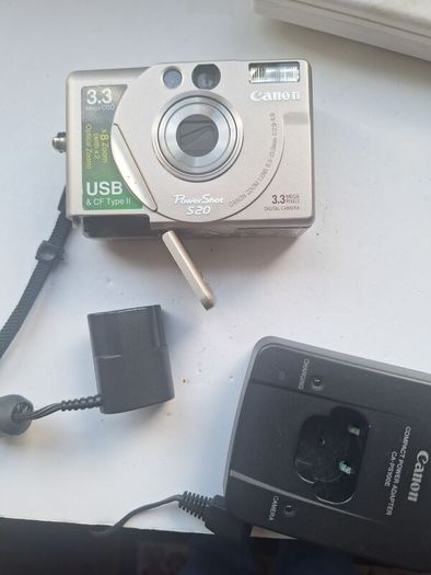 Canon PowerShot S20 3.3MP Vintage Digital Camera Boxed