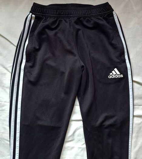 2017 adidas bottoms Size small black Zip pockets In excellent condition