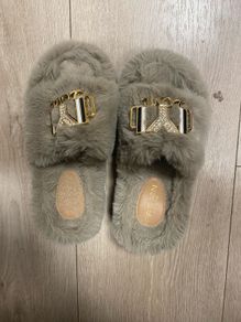 Fluffy slide slippers