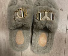 Fluffy slide slippers