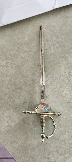 Vintage -Fiddle Pattern- silver plated flatware 4 pieces, similar in style to those produced in the Victorian era 18.00E. And 3 letter opener each is 10.00 euro