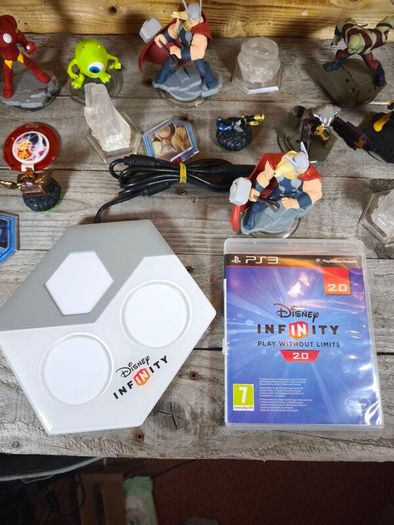 playstation 3 disney infinity 2.0 game with figures