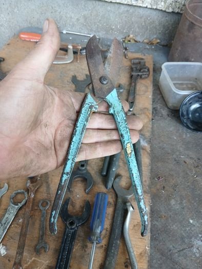 good amount of vintage tools