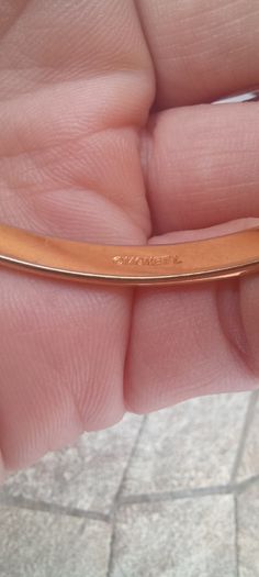 Vintage jewelry is sold individually for 5 to 10 euros