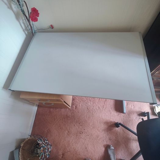 Computer desk and chair for sale 70euros. Price reduced//))