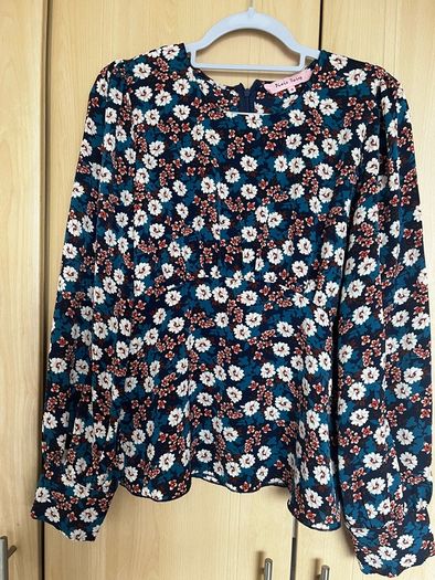 floral blouse