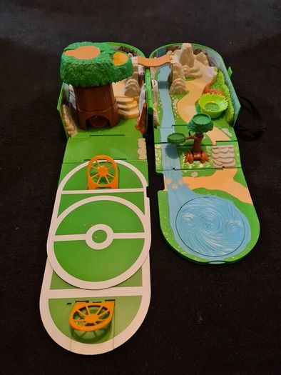 Pokemon Battle Figures Kanto Region Carry Case Playset with Pikachu