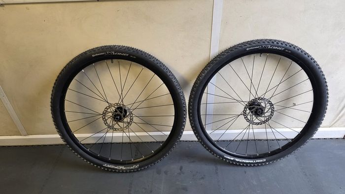 29 MTB Wheels  Thru Axle Continental Tyres Brand New