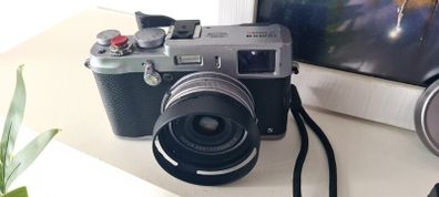 x100s  Fujifilm Digital Camera with 2.8-Inch LCD (Silver & Black)