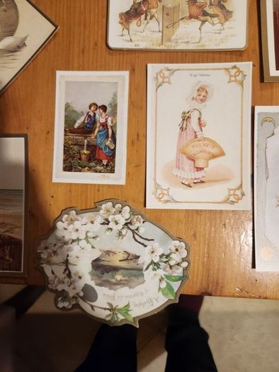 Beautiful Set Of 25 Reproduction  Vicorian Greeting Cards Of The Period 1860-1890 In Presentation Box. In Very Good Condition.