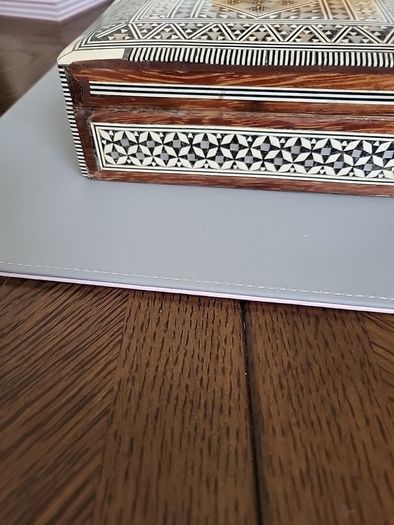 Trinket box mother of pearl