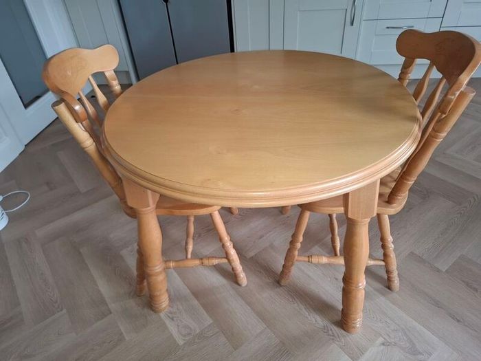 Pine extendable table & 4 chairs
