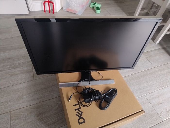 Samsung 4k monitor 28"